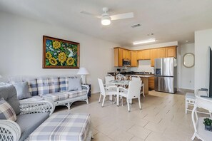 Smart TV - Beach Breeze, Swaying Trees! (Gulfport)