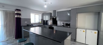 Charming private 1-bedroom apartment with private bathroom