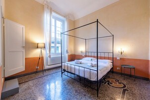 Family Apartment, Multiple Bedrooms (Precious Apartment Genova Historic) | 3 bedrooms, free WiFi, bed sheets