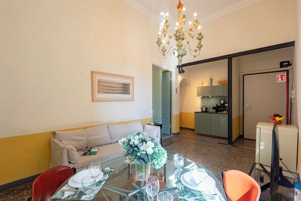 Family Apartment, Multiple Bedrooms (Precious Apartment Genova Historic) | Living area