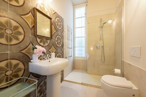 Family Apartment, Multiple Bedrooms (Precious Apartment Genova Historic) | Bathroom | Shower, hair dryer, bidet, towels - Precious Apartment Genova Historic Center (Genoa)
