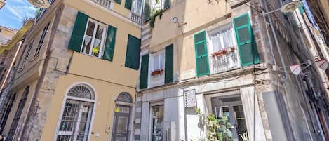 Familienapartment, 3 Schlafzimmer, Mikrowelle (Precious Apartment Genova Historic) | Aussenbereich