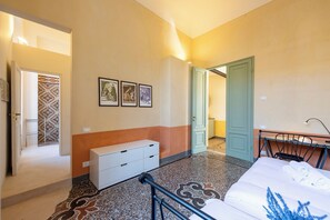 Family Apartment, Multiple Bedrooms (Precious Apartment Genova Historic)