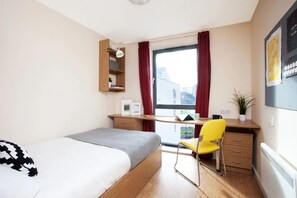1 bedroom, blackout curtains, free WiFi, bed sheets