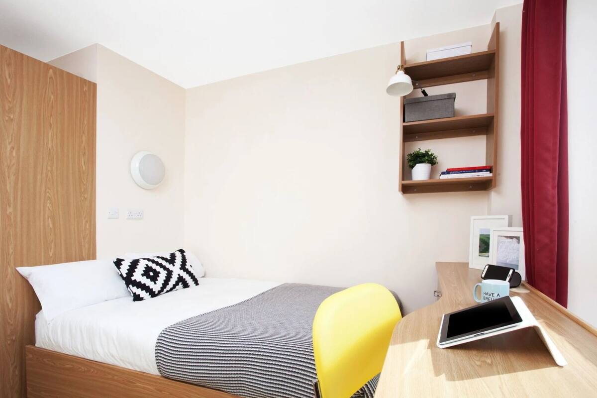 1 bedroom, blackout drapes, free WiFi, bed sheets