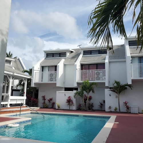 	“Garden-View Queen Escape”