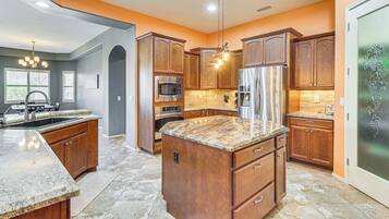 House (4 Bedrooms) | Interior