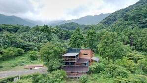 Exterior - A mountain house for forest bathing in a hidden and unexplored part of Yakushima (屋久島町)