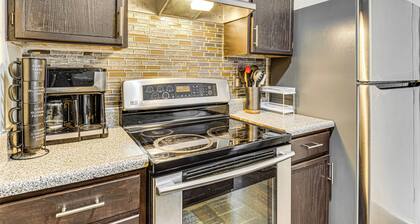 5 Mi to Eagle Creek Park: Home w/ Fenced Yard!