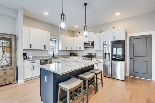 5 Mi to Dtwn Atl: Home w/ Office & Large Backyard!