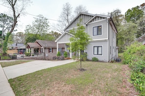 House (3 Bedrooms) | Interior - 3 Mi to Mercedes-benz: Home w/ Office & Backyard! (Atlanta)