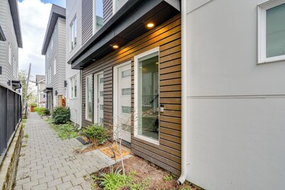 5 Mi to Dtwn: Pet-friendly Townhome in Seattle!
