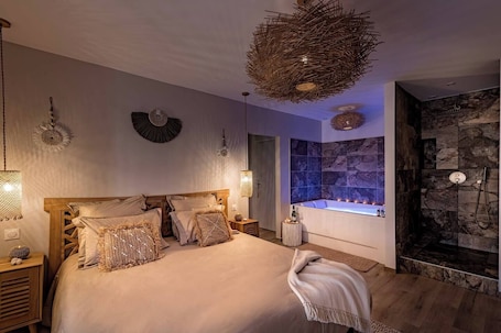 1 bedroom, free WiFi, bed sheets. The Bali Room Balneo Saint Etienne