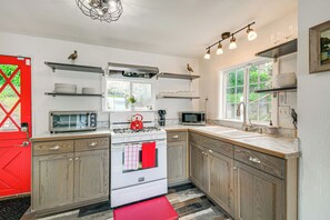 House (3 Bedrooms) | Interior - Walk to Beaches: Waterfront Home in Port Orchard! (Port Orchard)