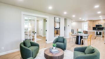 House (3 Bedrooms) | Interior