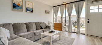 Walk to Beach: North Wildwood Condo w/ Pool Access