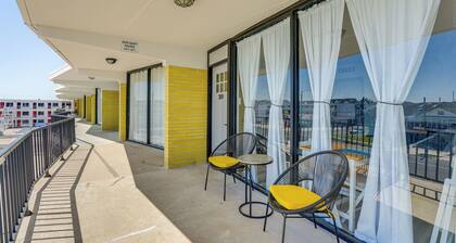 Walk to Beach: North Wildwood Condo w/ Pool Access