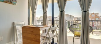 Walk to Beach: North Wildwood Condo w/ Pool Access