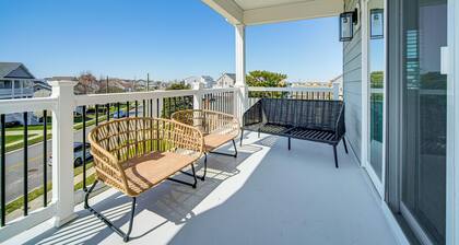 Close to Brigantine Beach: Home w/ 2 Decks