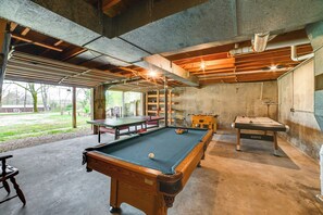 A pool table with a wooden frame and a green felt surface, a second table with a white frame, and a third table with a wooden frame and a white felt surface. - Game Room & Decks: Family Cabin in Springville! (Springville)