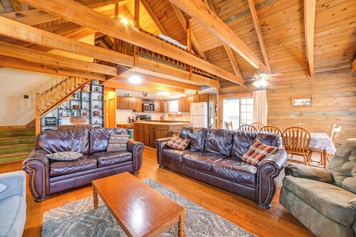 Game Room & Decks: Family Cabin in Springville!