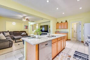 House (4 Bedrooms) | Front of property