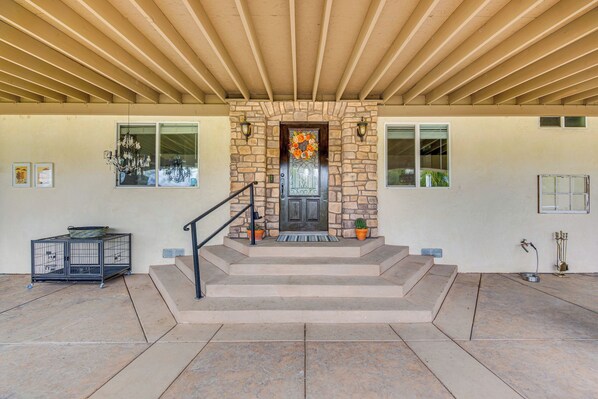 Interior - Near Vineyards & Dining: Exquisite Menifee Home! (Menifee)