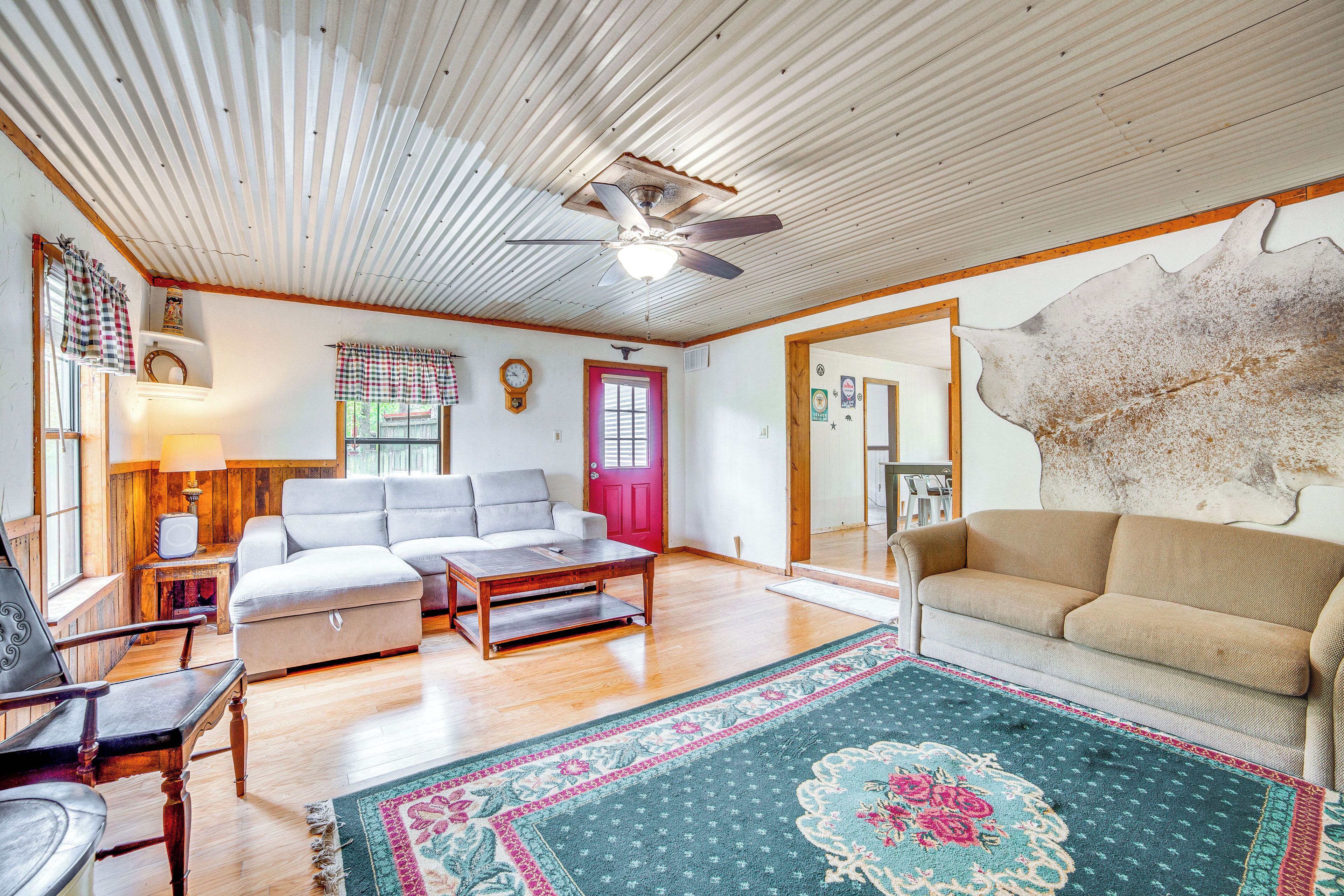 House (2 Bedrooms) | Interior