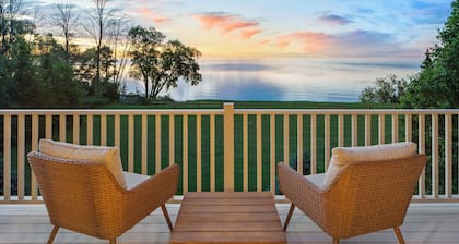 Lake Michigan Gem: Private Beach & Game Room