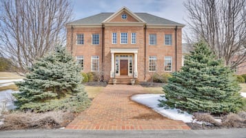 House (5 Bedrooms) | Interior