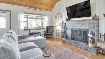 House (3 Bedrooms) | Front of property