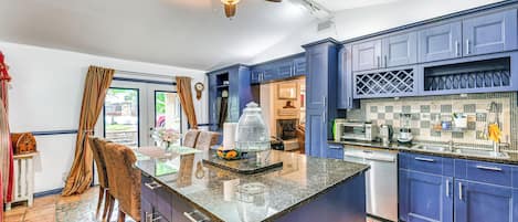 House (5 Bedrooms) | Interior