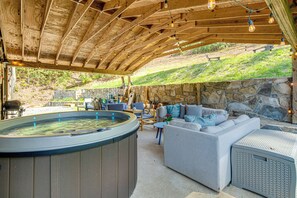 House (5 Bedrooms) | Interior