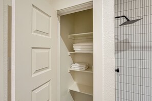 House (3 Bedrooms) | Interior - 4 Mi to Davis Mountains State Park: Family Retreat (Fort Davis)