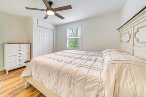 House (2 Bedrooms) | Interior - Peaceful Home w/ Patio on 30 Acres in Coxs Creek! (Coxs Creek)