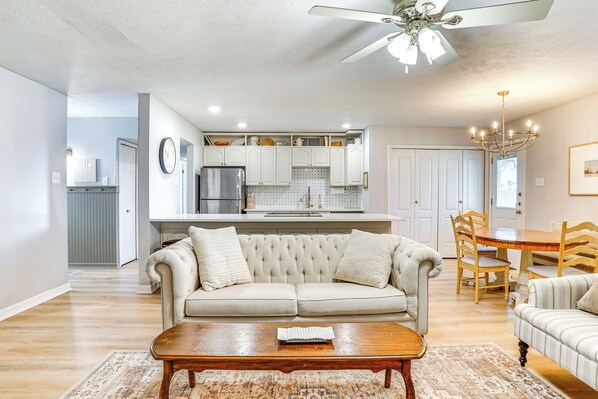 Interior - 3 Mi to Nrh2o Water Park: Home w/ Furnished Patio (North Richland Hills)