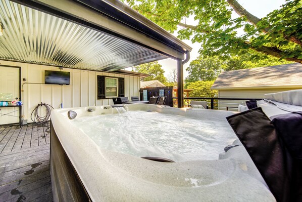 House (3 Bedrooms) | Interior - Walk to Marina: Home w/ Hot Tub in Mentor! (Mentor)