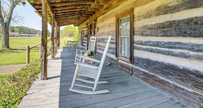 6 Mi to Scottsboro: Apt w/ Furnished Porch