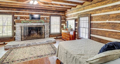 6 Mi to Scottsboro: Apt w/ Furnished Porch