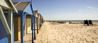 Modern 2-bed Cabin Near West Wittering Beach