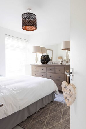 Apartment | 2 bedrooms, Internet - Stylish Ground Floor Apartment With Sea Views (Chichester)