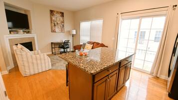 Apartemen | 3 kamar tidur dan internet