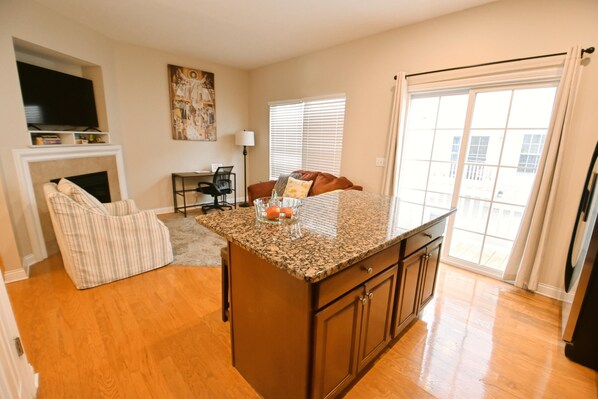 Apartment | 3 bedrooms, Internet - Walk to Notre Dame Spacious 3BR Townhome w Garage Family-friendly Amenities 123p (South Bend)