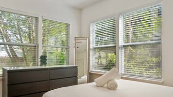 2 habitaciones, escritorio, tabla de planchar con plancha y wifi gratis