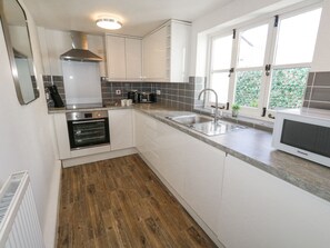 Dishwasher, cookware/dishes/utensils - Shrimp Cottage (Weymouth)