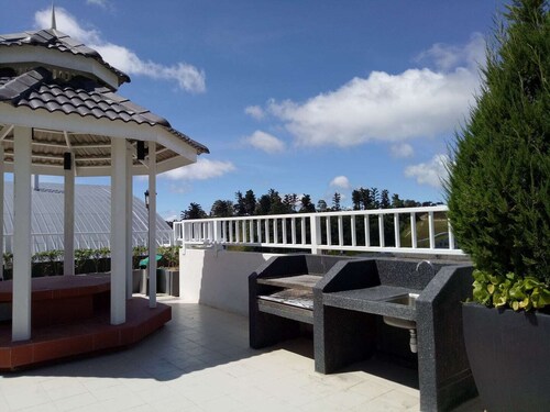 Experience Comfort & Charm at Barrington Escape