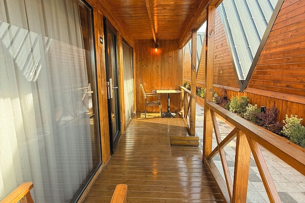 Junior-bungalow, tupakointi kielletty | Parveke