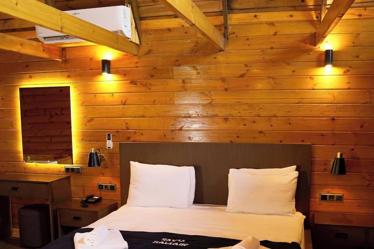 Junior Bungalow, Non Smoking | 1 bedroom, desk, laptop workspace, free WiFi