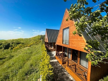 住宿正面. 海军旅馆和简易别墅