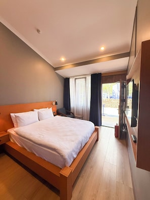 Standard Double Room, Non Smoking | Desk, laptop workspace, free WiFi - Navy Inn & Bungalows (Arnavutkoy)